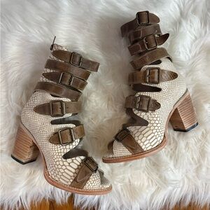 Freebird Bond White Gladiator Sandals Size 9